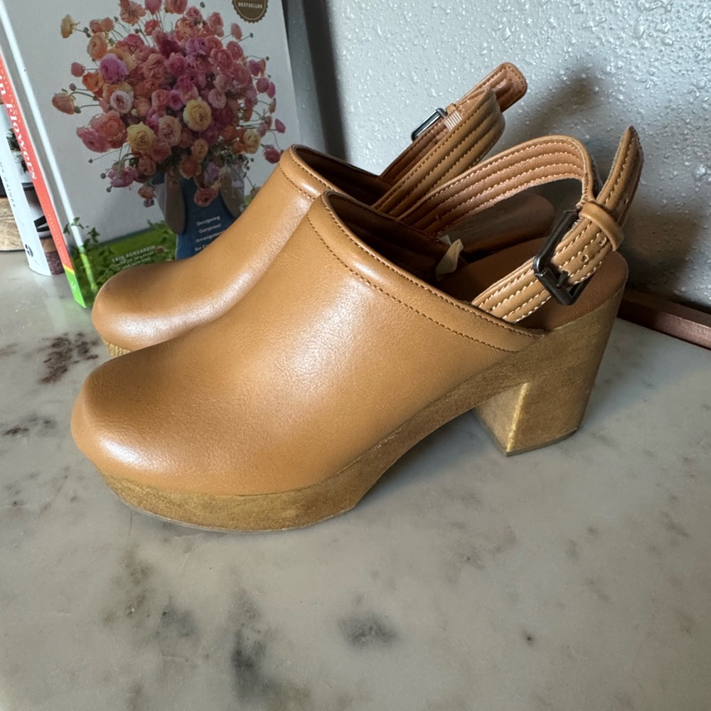 Universal Threads Women's Slingback Clogs